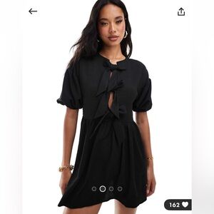 Little black dress with three bows